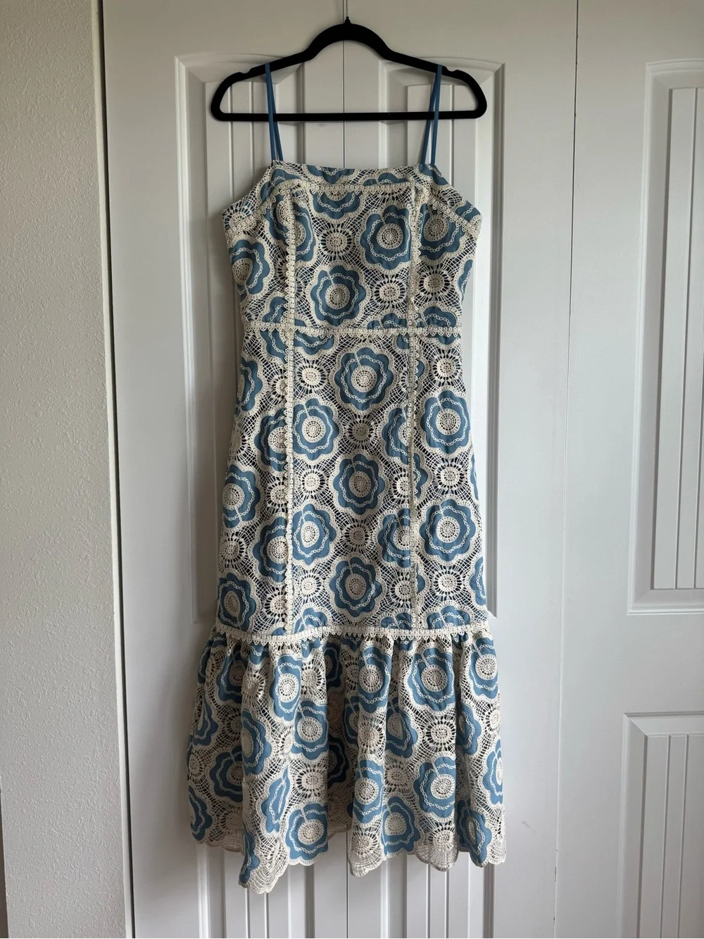Red Dress Boutique Blue and Cream Lace Floral Midi Dress in Medium - Picture 3 of 5
